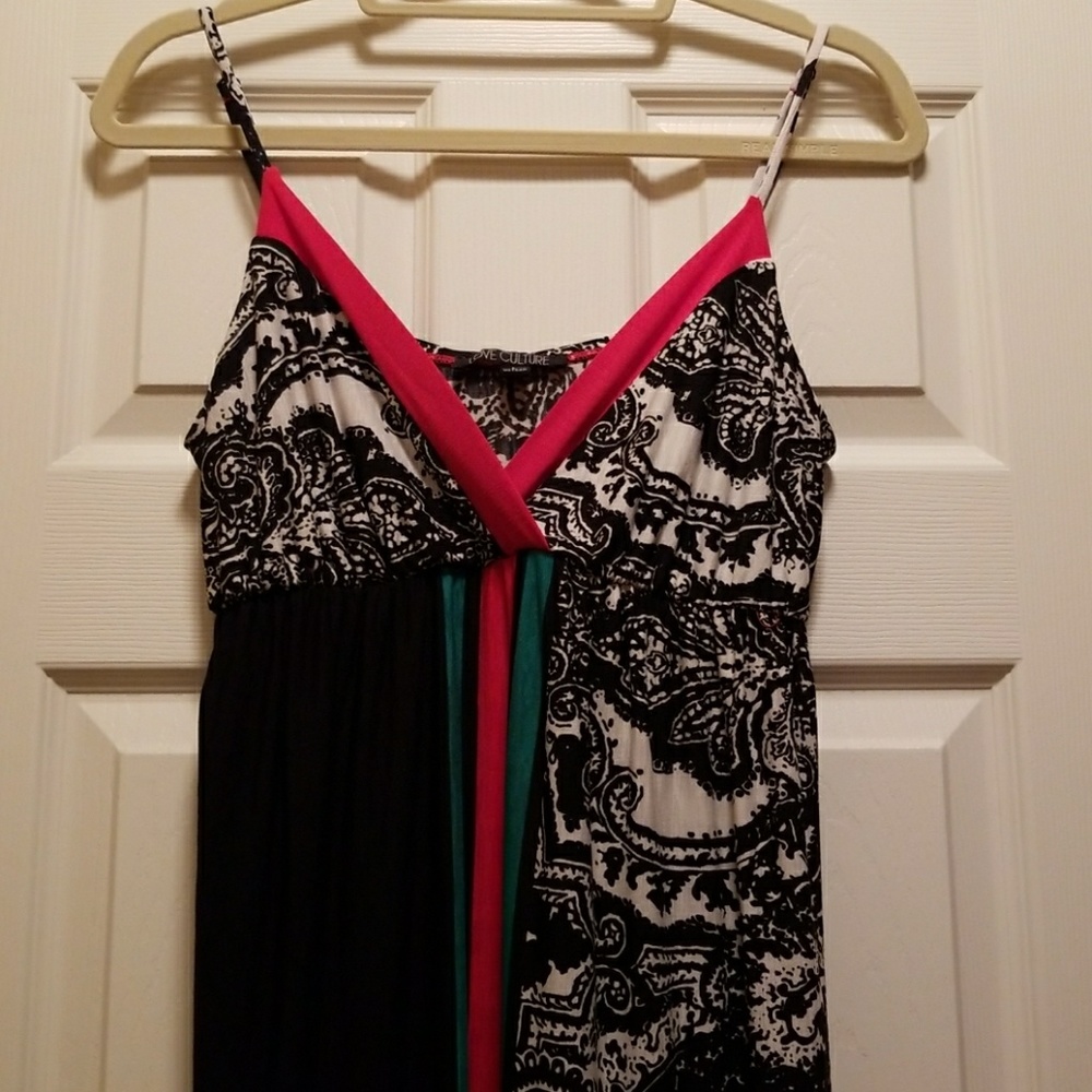 Maxi dress in a bold colorful print!